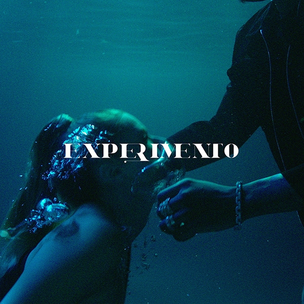 Myke Towers lanza su nuevo éxito "Experimento" y recibe el premio Artista del Año, Debut!