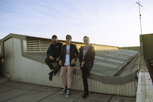 A horas de su esperado show en Niceto RAYOS LASER presenta su nuevo video "Problemas"