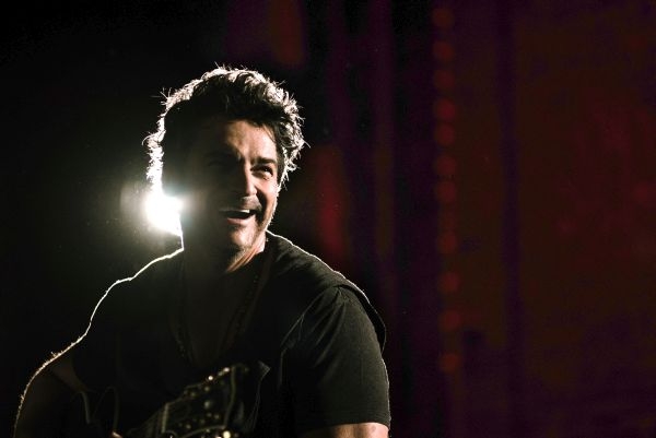 Ricardo Arjona estreno mundial del video "Nada es como tú".